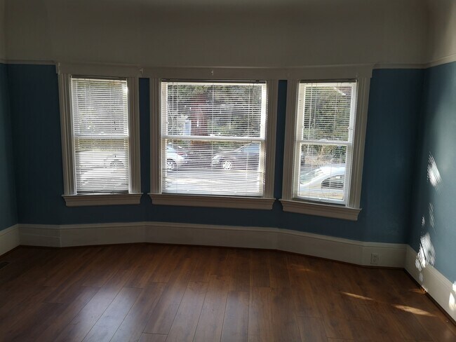 Building Photo - 2406 Blake St