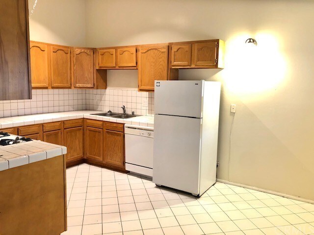 Foto del edificio - 325 E 17th St