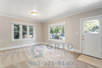 Building Photo - 5519 SE 61st Ave