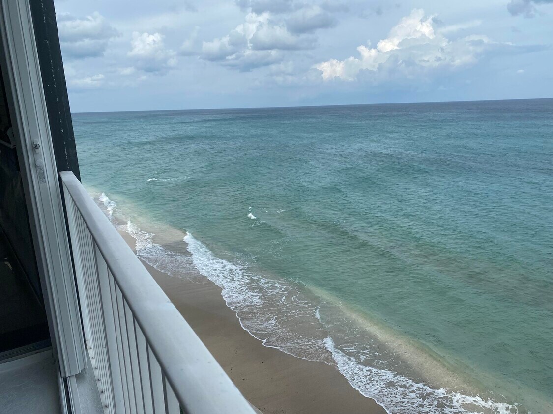 Foto principal - 3590 S Ocean Blvd