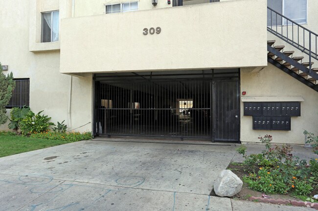 Building Photo - 309 S Birch St