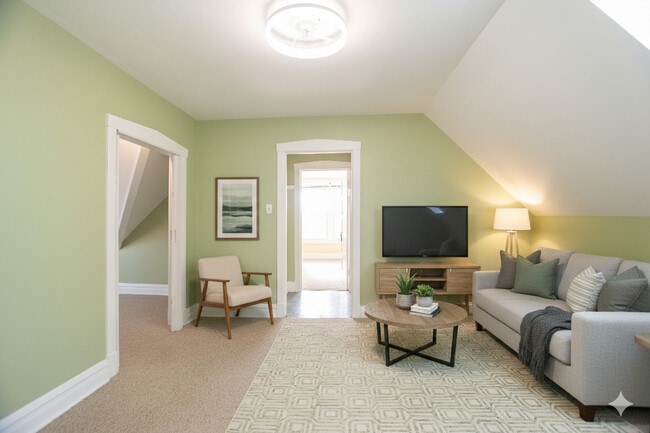 Building Photo - 1330 W Norwood St