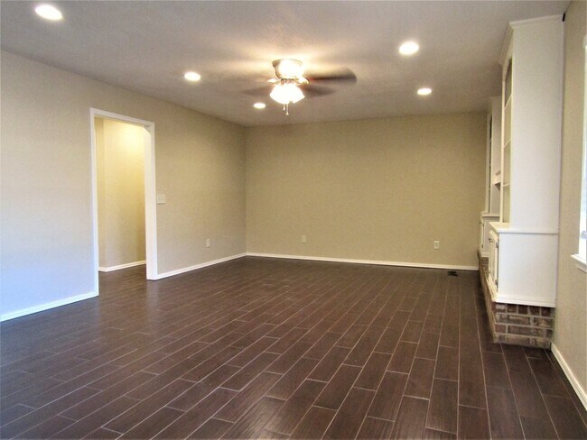Building Photo - Beautiful home in Mustang! - Must see!