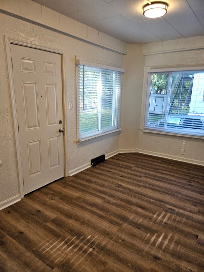 Building Photo - 1118 Santee Ave