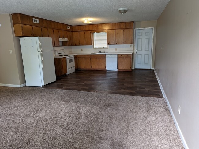 Building Photo - Twin Oaks