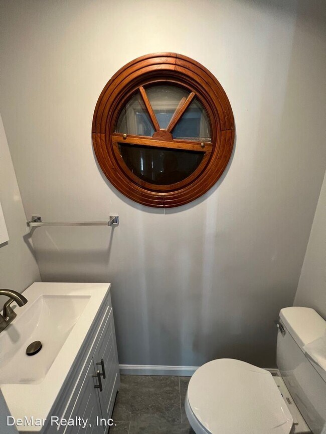 Building Photo - 3 br, 1.5 bath House - 13 Camrose