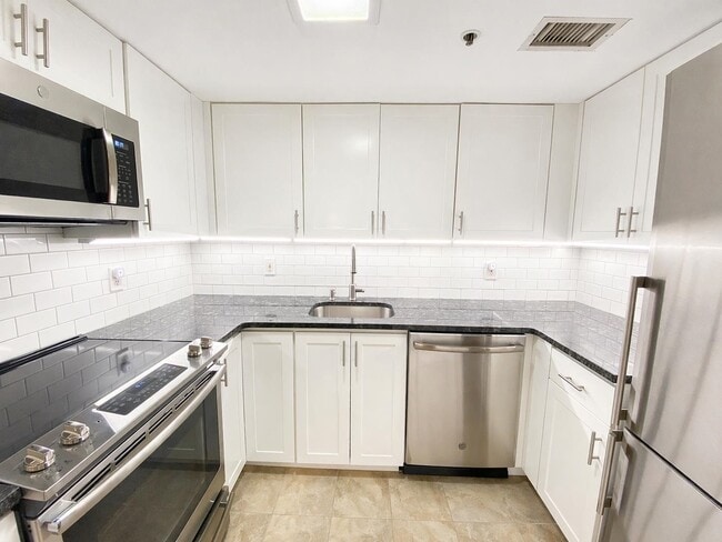 Building Photo - 219 Bloomfield St