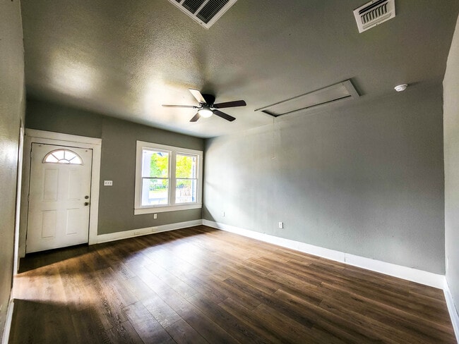 Photo - 126 Uvalde St House