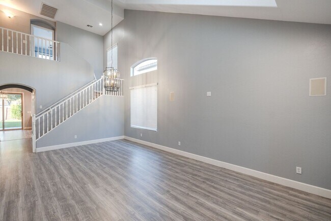 Foto del edificio - $3,500 For Lease Starting June 1, 2026 4 beds-2.5 Baths 2,421 Sq. Ft.  Amazing Gilbert 85298 Home...