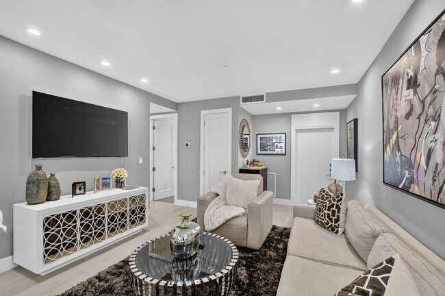 Foto del edificio - 7847 Lakeside Blvd