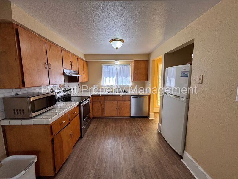 Image showcasing Bolivar Square, PA Sustainable Travel Rentals | Rent By Owner