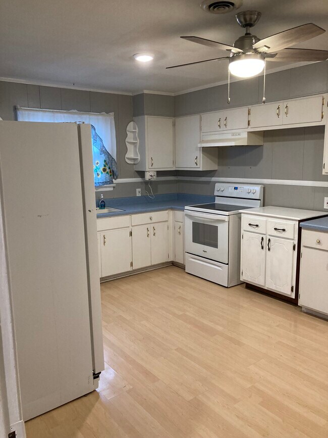 Kitchen - 1315 27th St SE