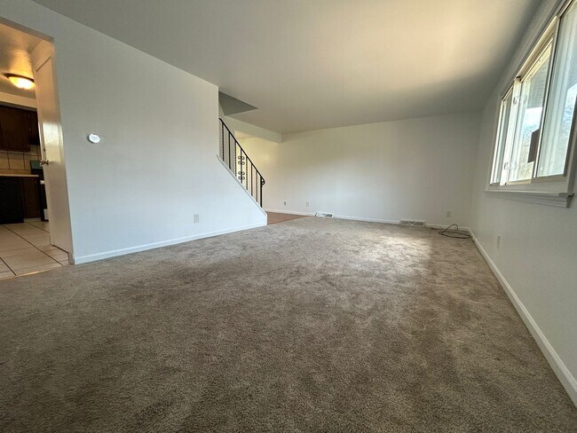 Building Photo - 238 Sunshine Dr