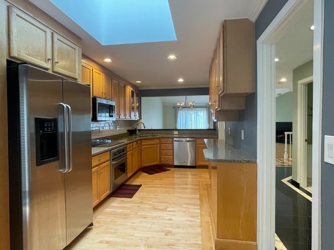 Building Photo - 69 Algonquin Rd