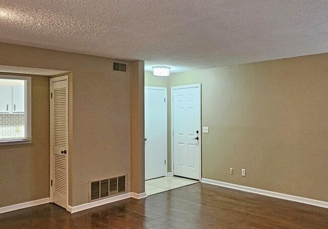 Building Photo - 597 Emory Oaks Way