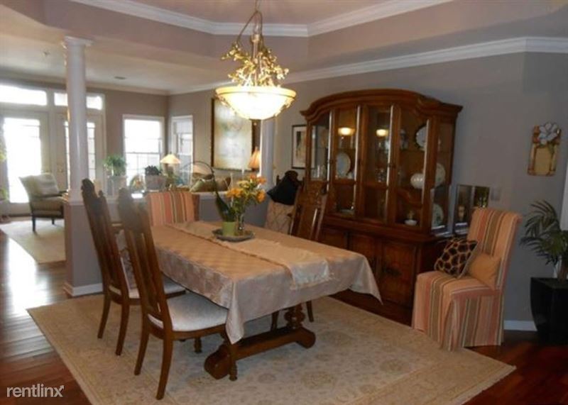 Primary Photo - 2 br, 2 bath Condo - 7110 Ravenscroft Rd