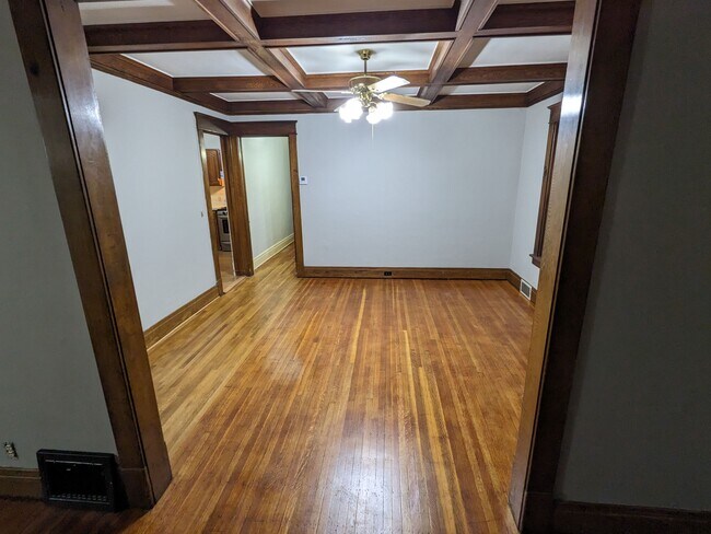 Foto del edificio - 487 Crescent Ave