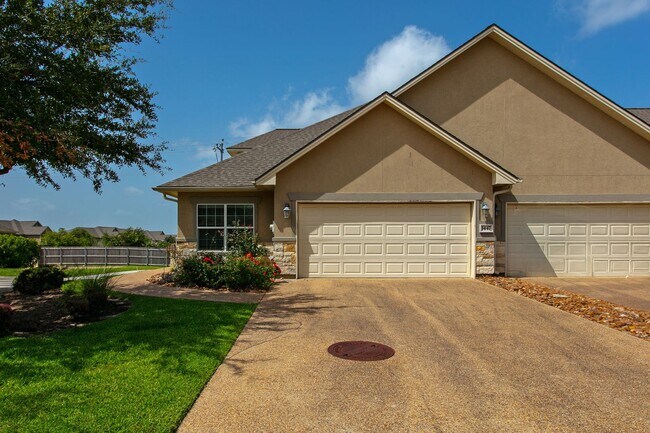 Building Photo - 3 Bedroom, 3 bath