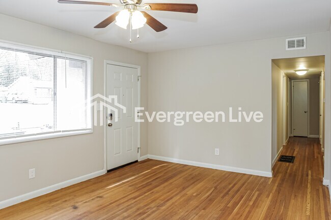 Foto del edificio - 2620 Rockwell Rd NW