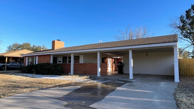 Foto del edificio - Your Perfect Ranch-Style Retreat – Big Spring’s Best-Kept Secret!