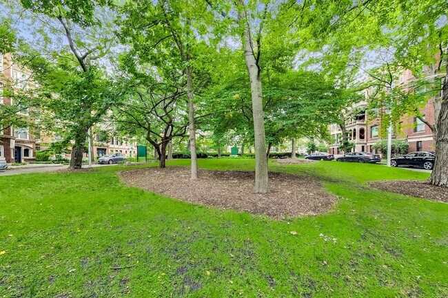 Foto del edificio - 1216 E Hyde Park Blvd
