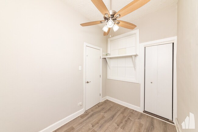 Foto del edificio - 1446 W Lexington St