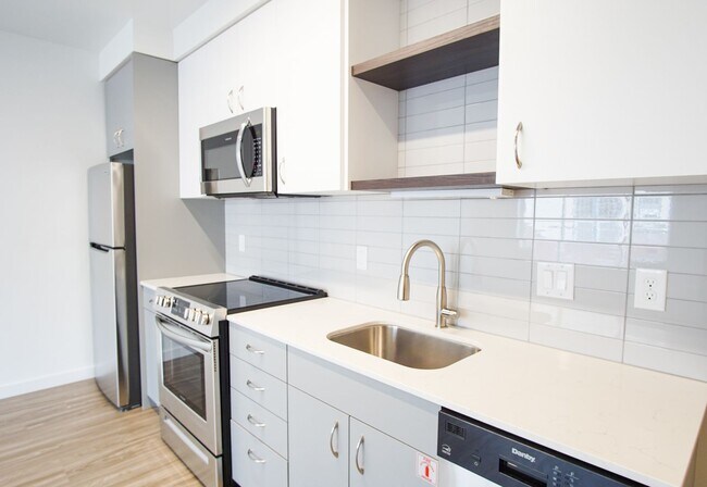 Foto del edificio - Impeccable Modern Studio with Luxe Finishes + Balcony!