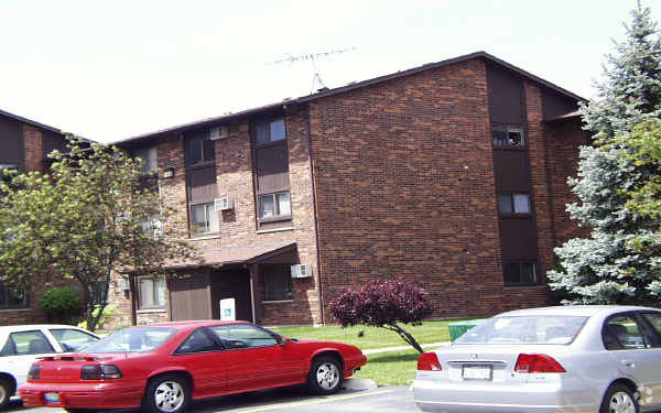 Primary Photo - 29W530 Country Ridge Dr