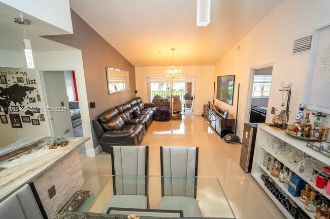 Foto del edificio - 2061 Renaissance Blvd