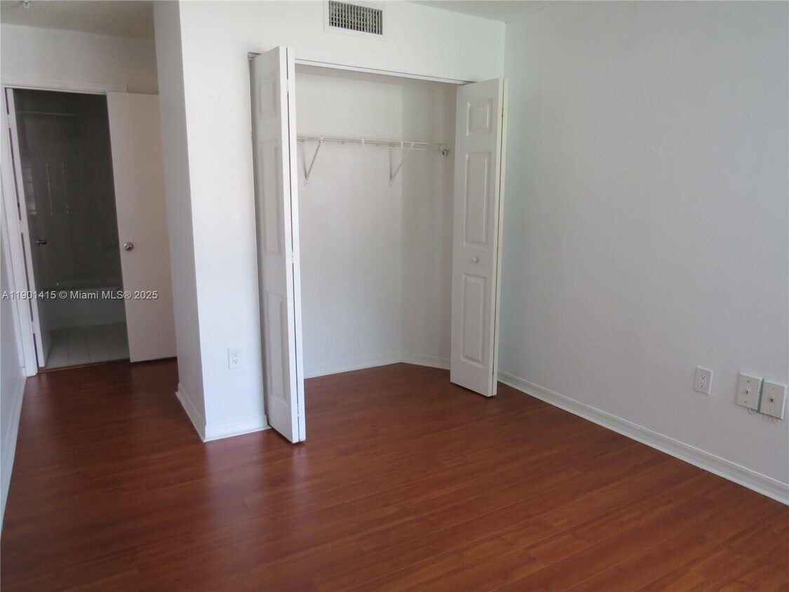 Foto principal - 12160 St.Andrews Pl
