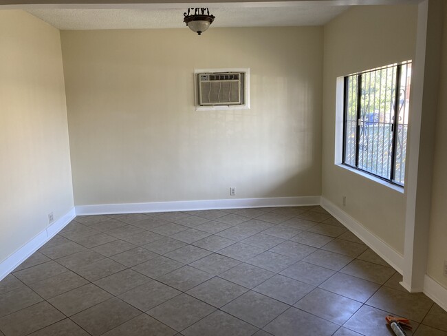 Living Room - 809 S Rowan Ave