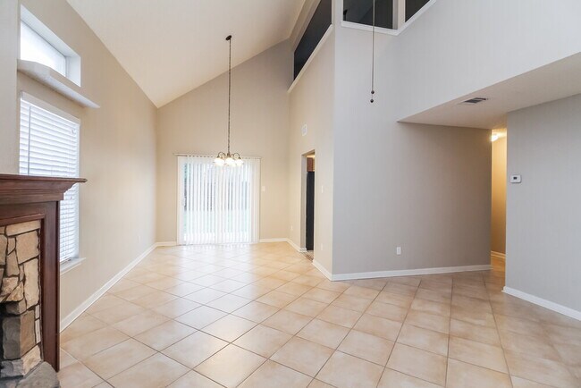 Foto del edificio - 8440 Auburn Dr