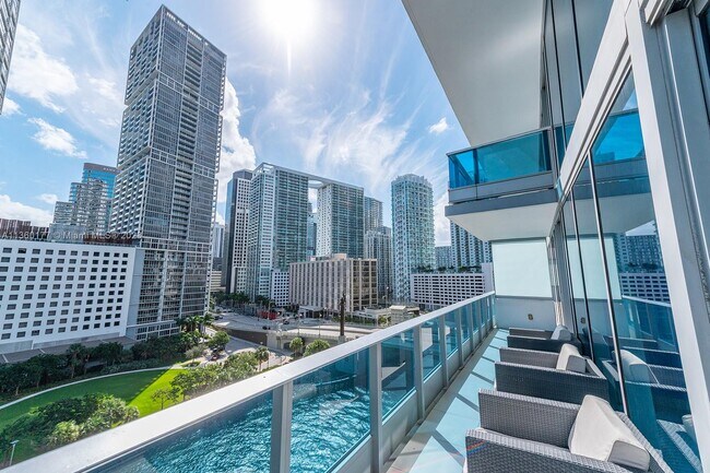 Building Photo - 200 Biscayne Blvd Way