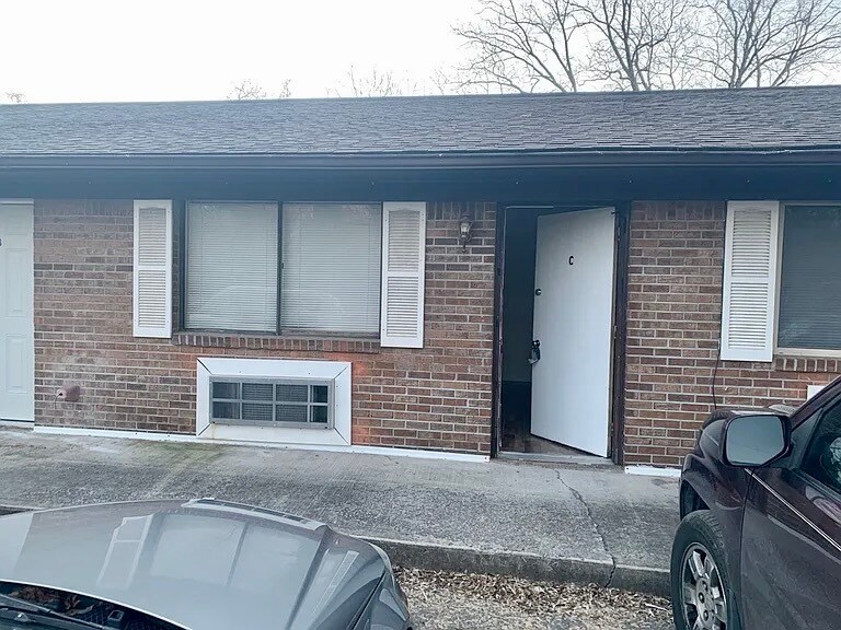 Primary Photo - 1215 Shields Ferry Rd