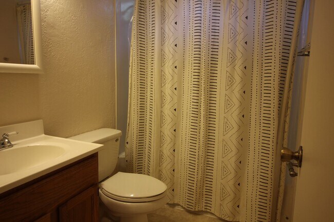 Foto del edificio - 2 Bedroom Townhome for Rent