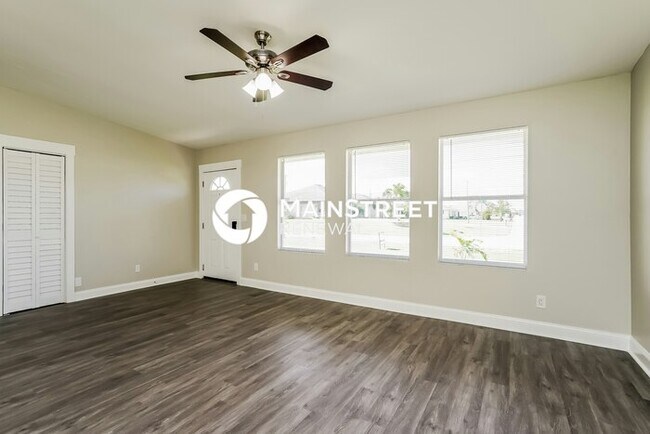 Foto del edificio - 3 Bedroom Pet-Friendly Home in CAPE CORAL, FL with Main Street Renewal