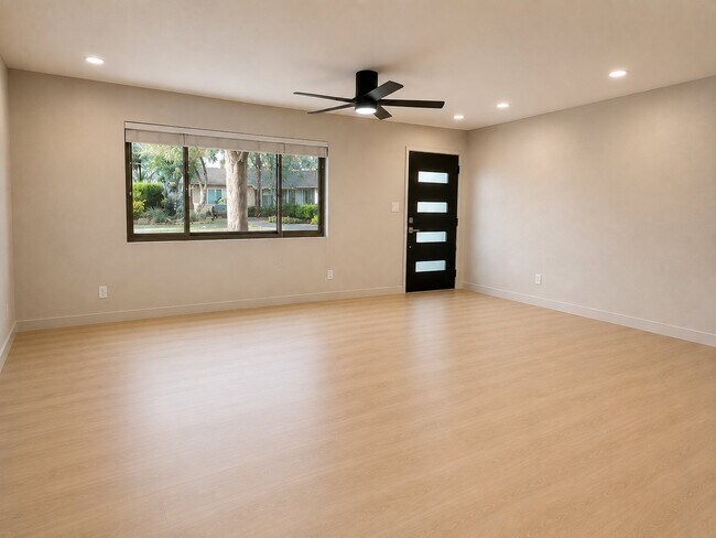 Foto del edificio - 8611 E Vista Dr