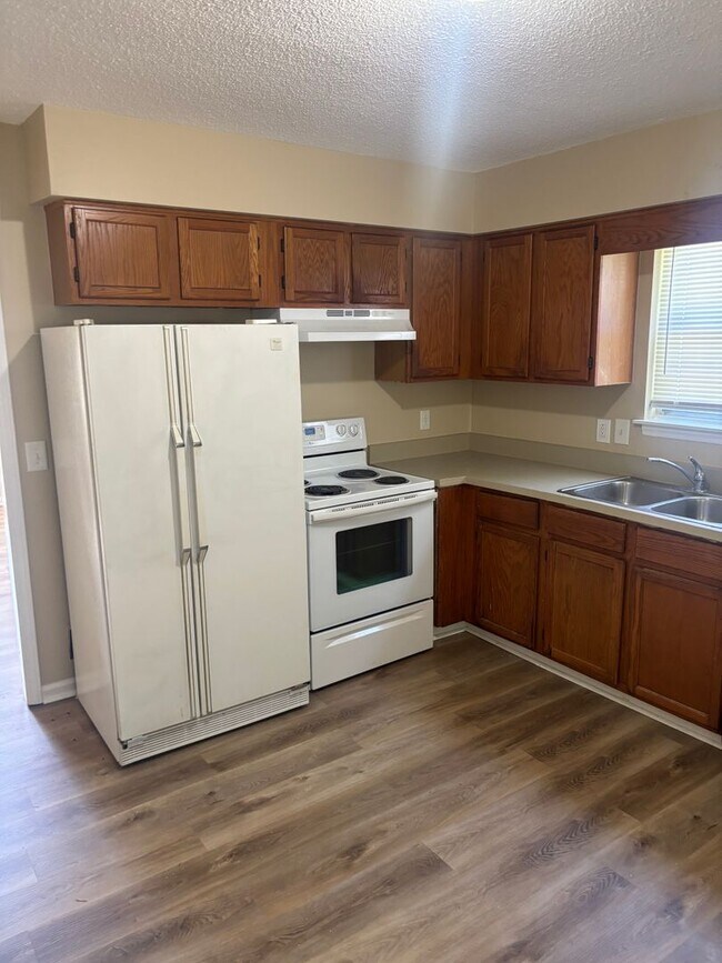 Foto del edificio - 2324 Pine Knoll Terrace