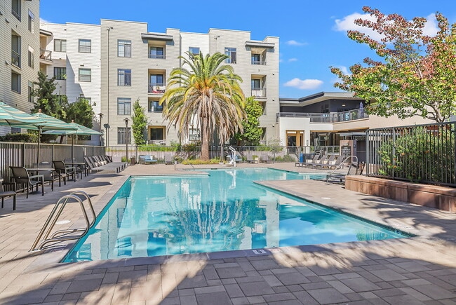 Building Photo - Brio