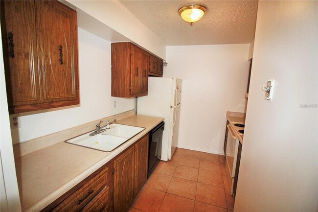 Building Photo - 522 Orange Dr