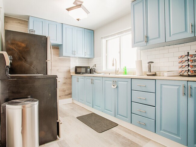 Building Photo - 46 Lippincott St W