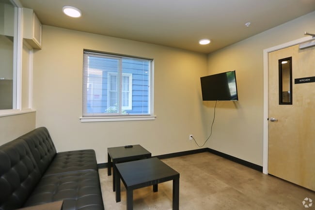 Building Photo - Cantor Studios