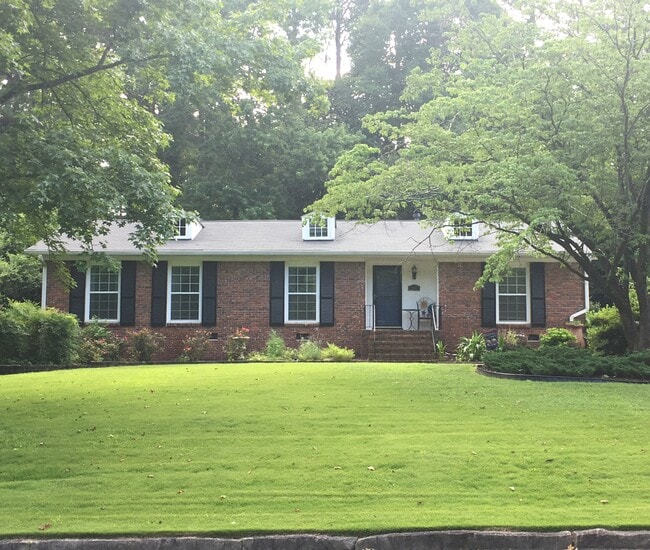 Building Photo - 2037 Desmond Dr
