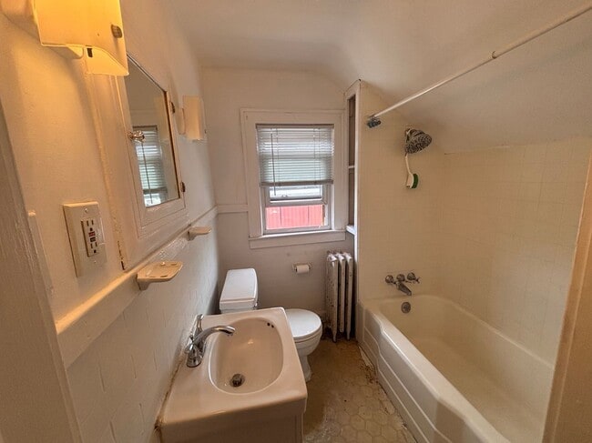 Building Photo - 963 E Hayes Ave