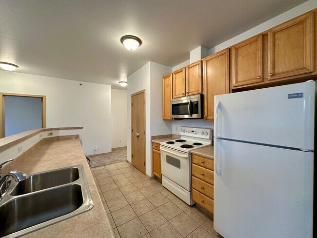 Foto del edificio - Spacious Condo near WCC - 500 Darby Dr. #315