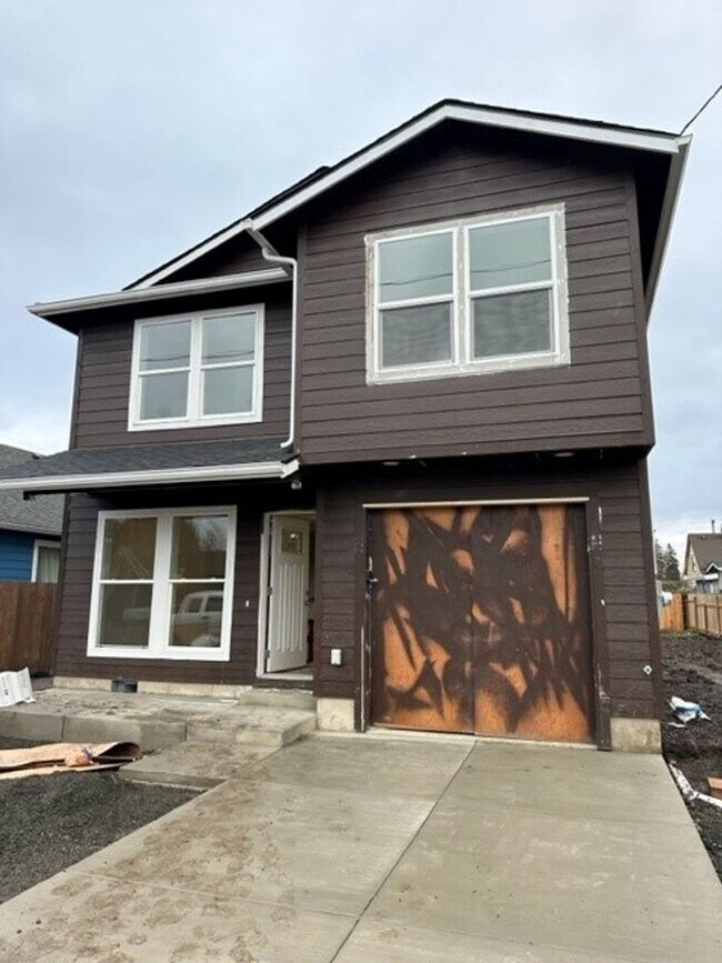 Foto del edificio - Newer Construction & Pet Friendly! 3 Bed 2.5 Bath Home Available!