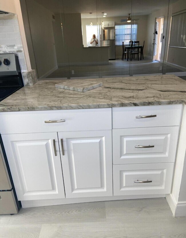 Building Photo - 857 Normandy Trail