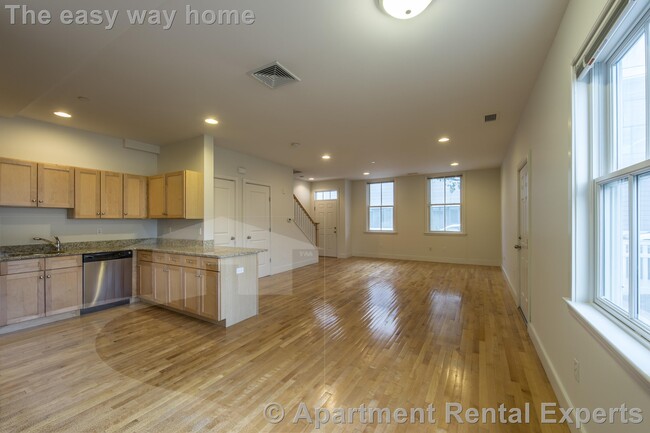 Foto del edificio - 110 Second St Unit #PH12