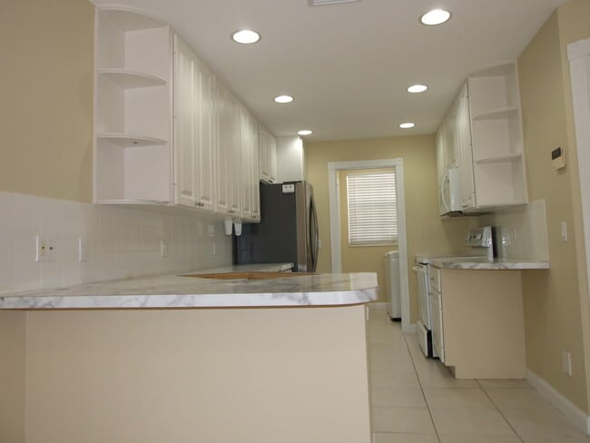 Building Photo - 181 Santa Barbara Way