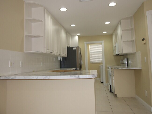 Foto del edificio - 181 Santa Barbara Way